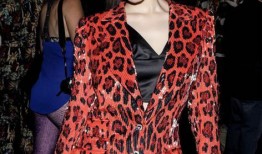 孟美岐吃瓜娱乐,揭秘明星幕后生活点滴